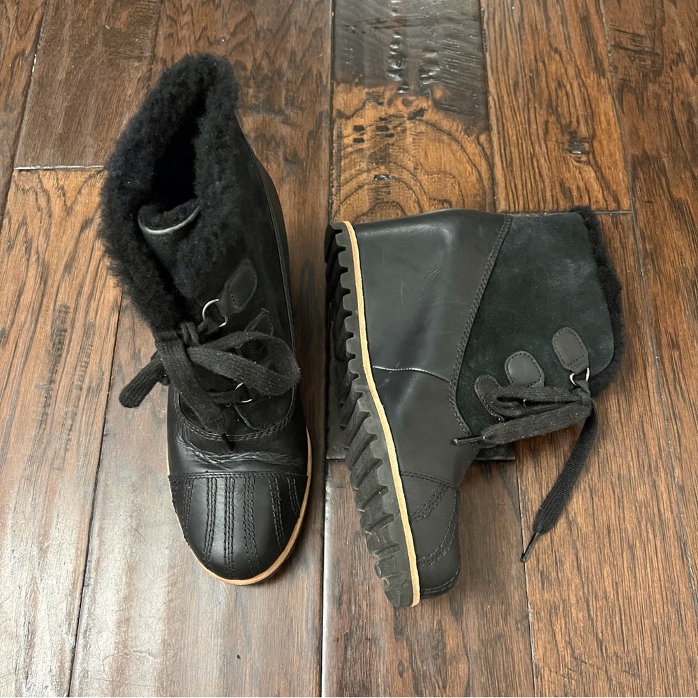 Ugg Alisdair Black Leather Wedge Booties